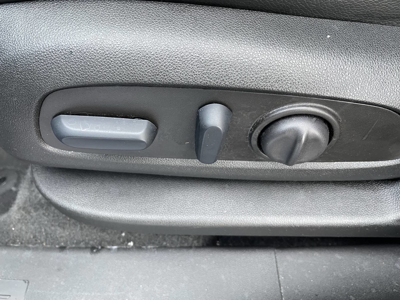 Used 2023 GMC Terrain SLT image 15