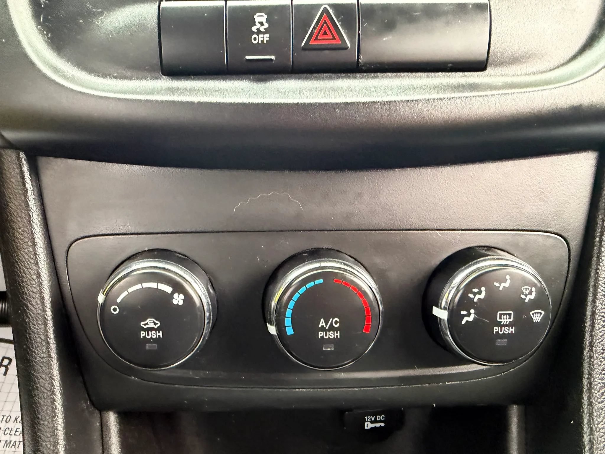 Used 2014 Dodge Avenger SE FWD image 24