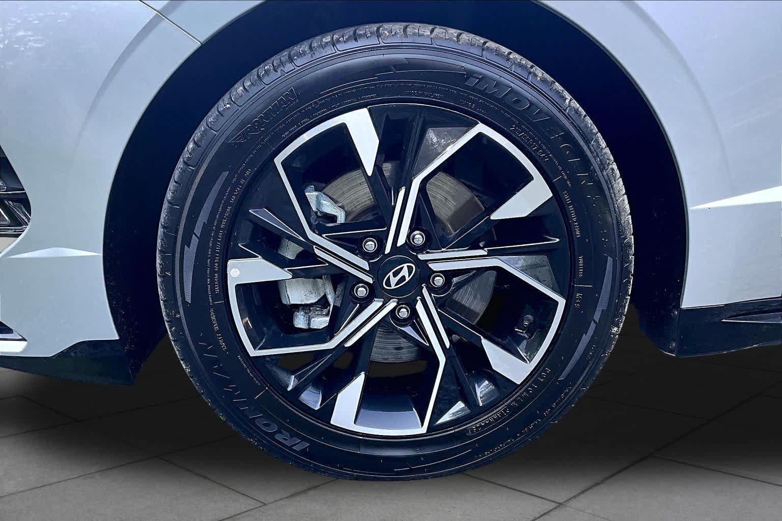 Used 2025 Hyundai Sonata SEL FWD image 11