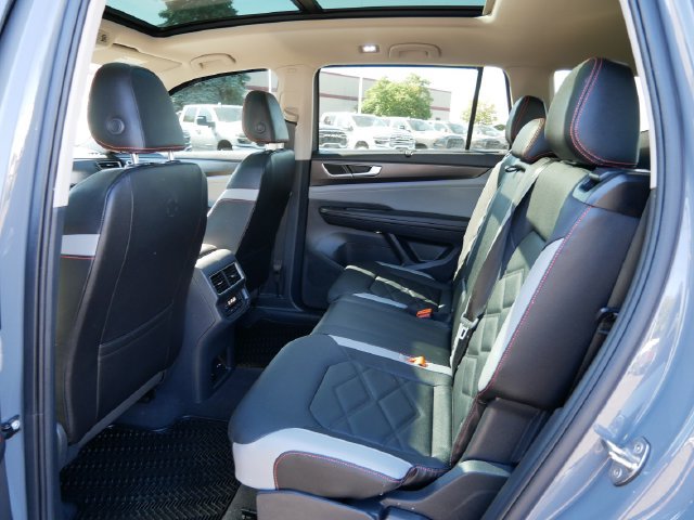 Used 2025 Volkswagen Atlas Peak Edition SE AWD/4WD image 14