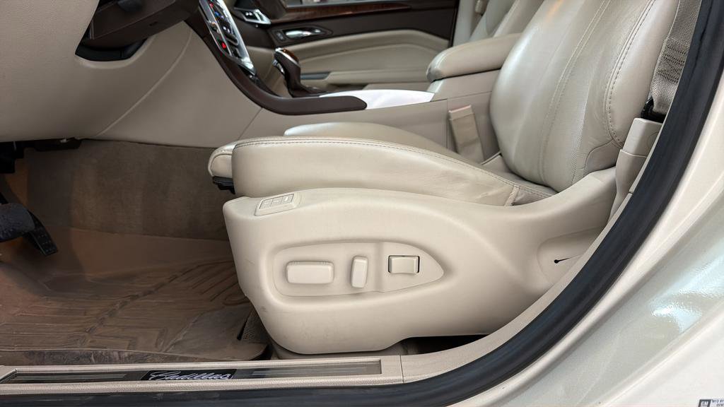 Used 2014 Cadillac SRX Luxury w/ Driver Awareness Package image 20