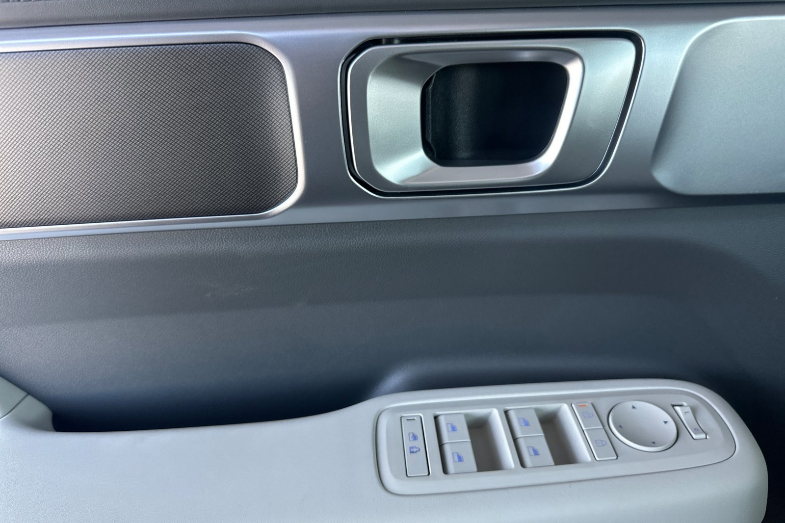 New 2025 Hyundai Santa Fe SE image 8