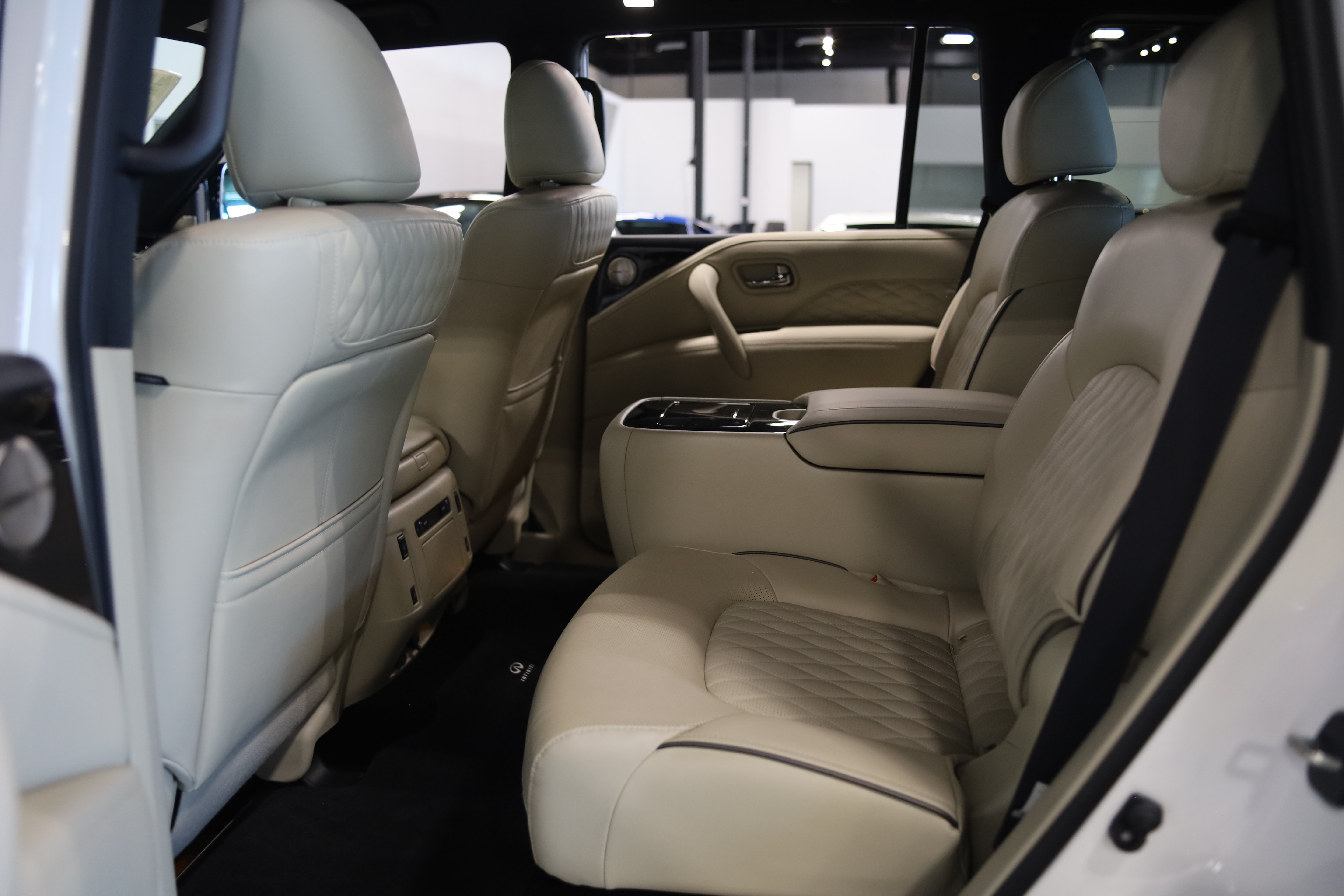 Used 2024 INFINITI QX80 Sensory w/ Cargo Package AWD/4WD image 40