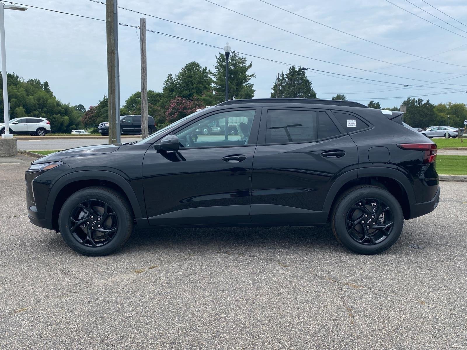 New 2026 Chevrolet Trax LT w/ Midnight Edition FWD image 3