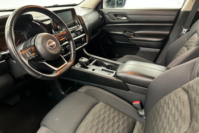 Used 2022 Nissan Pathfinder SV w/ SV Black Package FWD image 15
