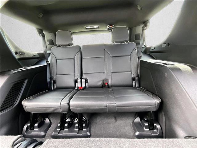 Used 2023 GMC Yukon SLT w/ SLT Premium Package image 30