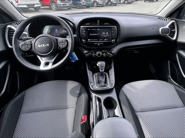 Used 2023 Kia Soul LX w/ LX Technology Package FWD image 16