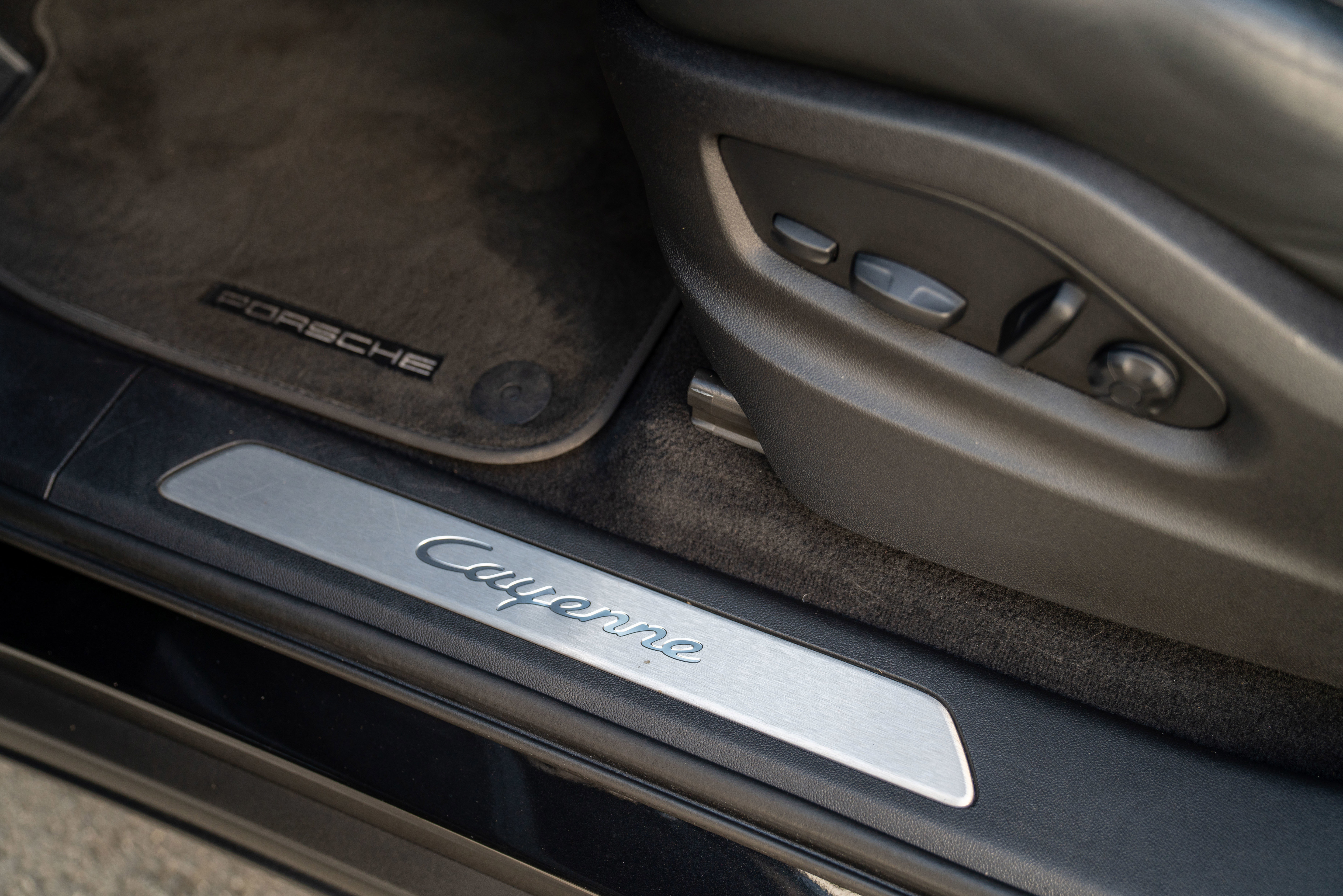 Used 2022 Porsche Cayenne AWD/4WD image 13