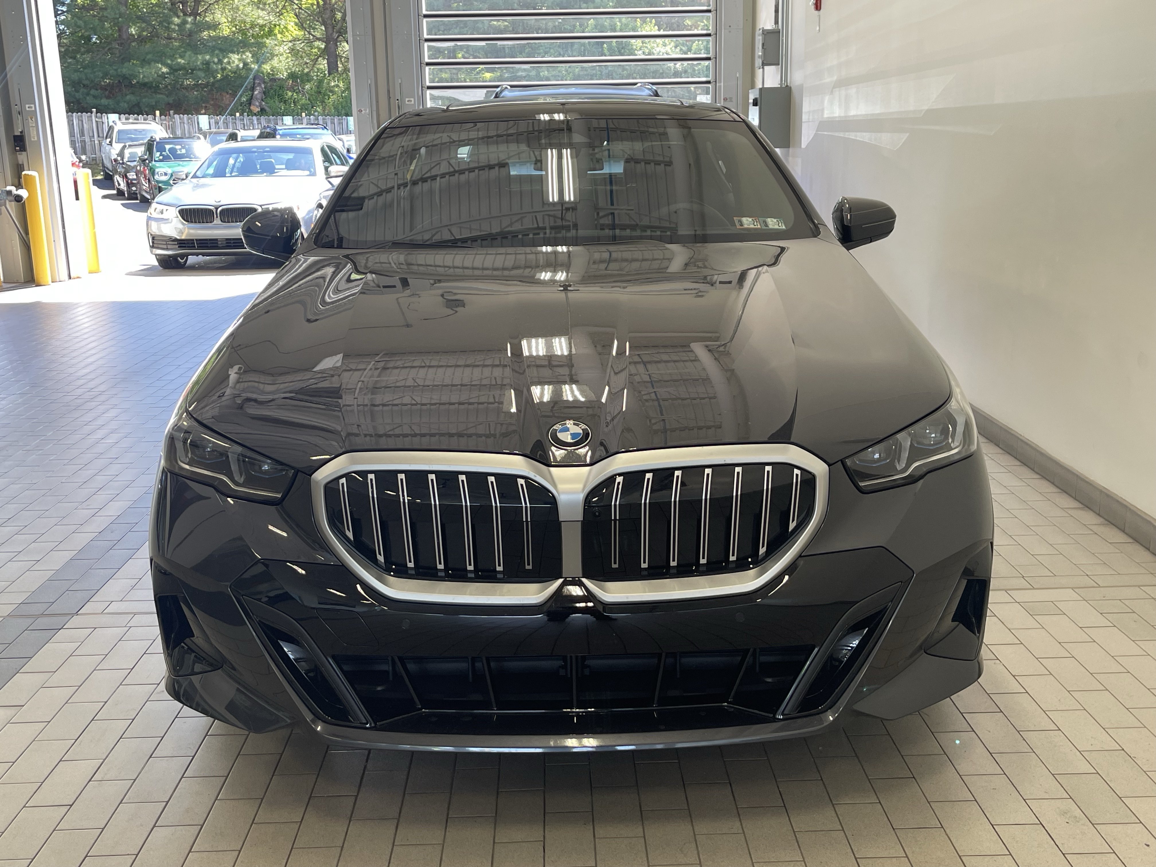 Used 2026 BMW 530i xDrive w/ M Sport Package AWD/4WD image 3