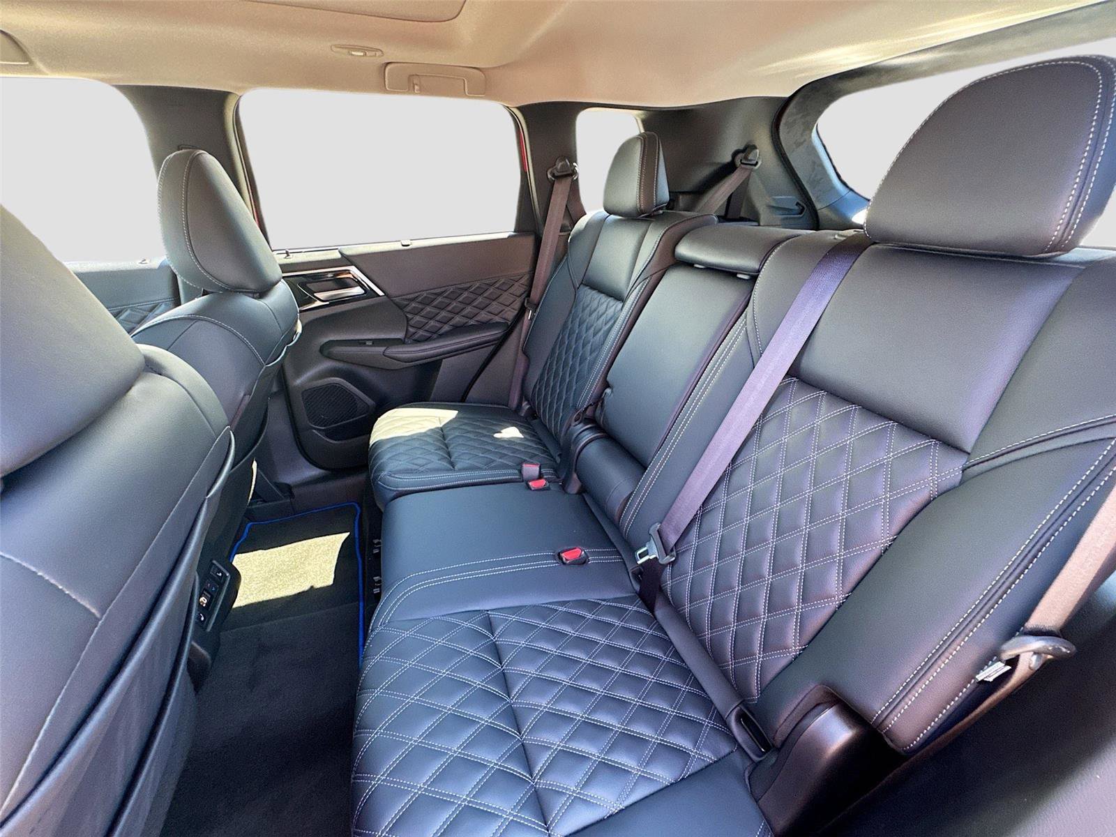 New 2025 Mitsubishi Outlander SEL image 25