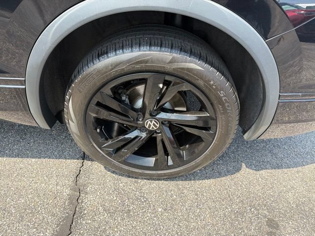 Certified 2024 Volkswagen Tiguan SE R-Line AWD/4WD image 32