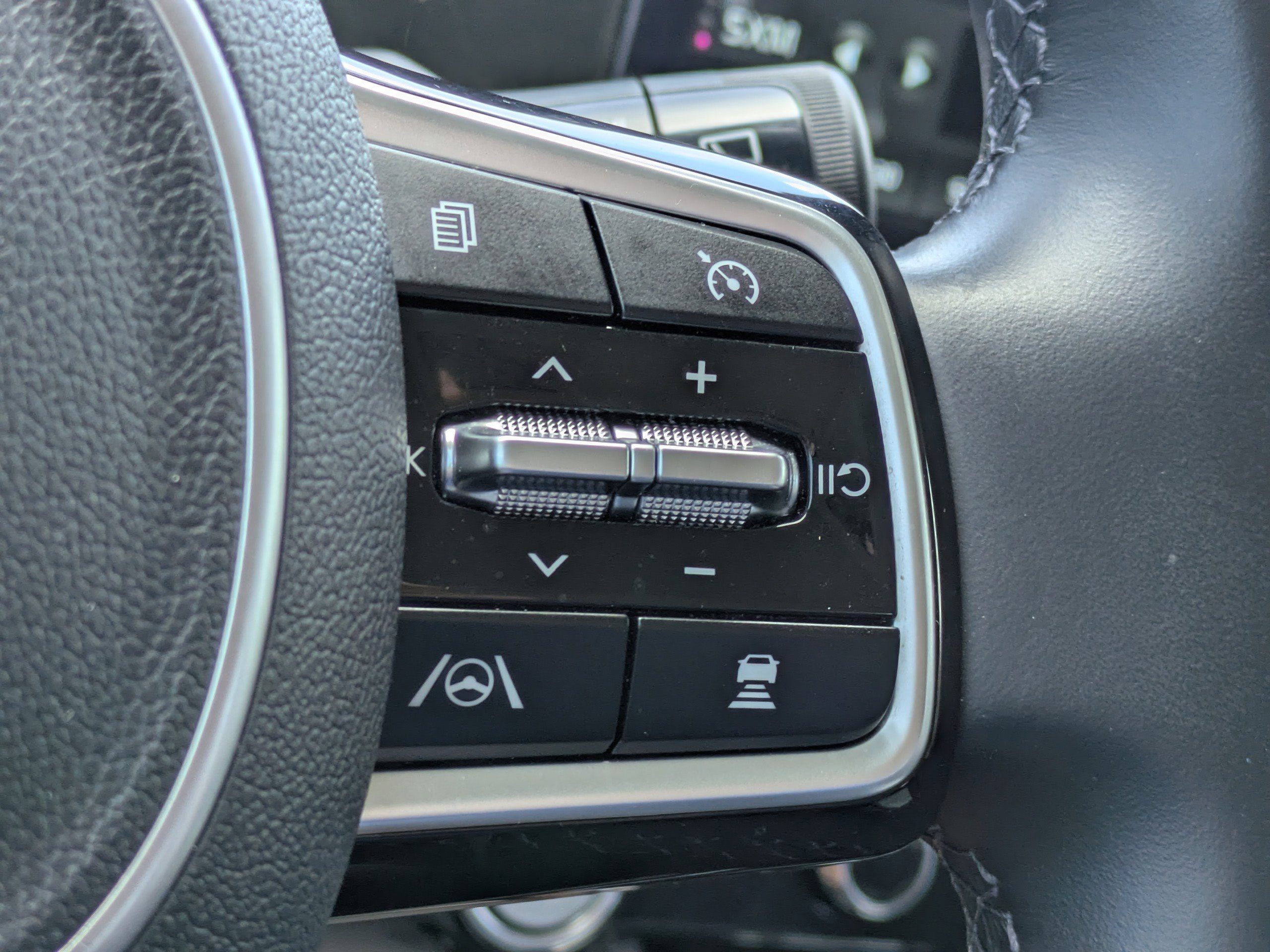 Used 2022 Kia Carnival SX FWD image 27