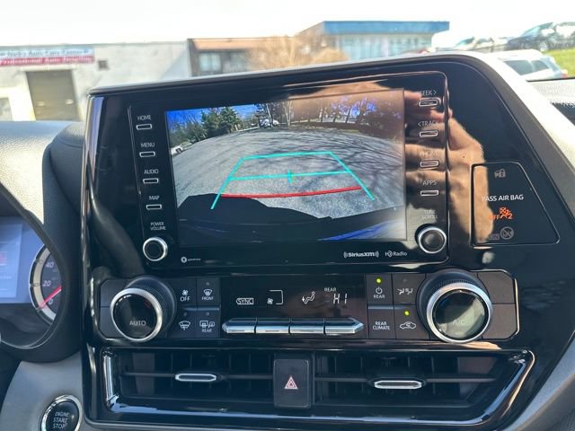 Used 2022 Toyota Highlander LE image 29