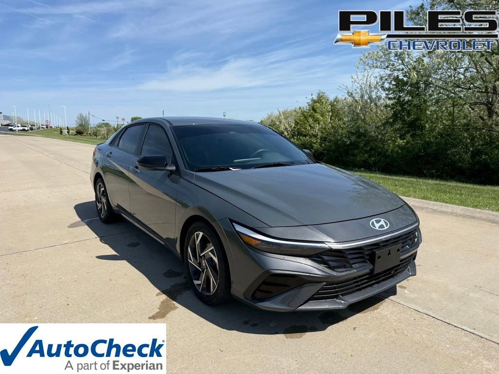 Used 2025 Hyundai Elantra Sport FWD image 1