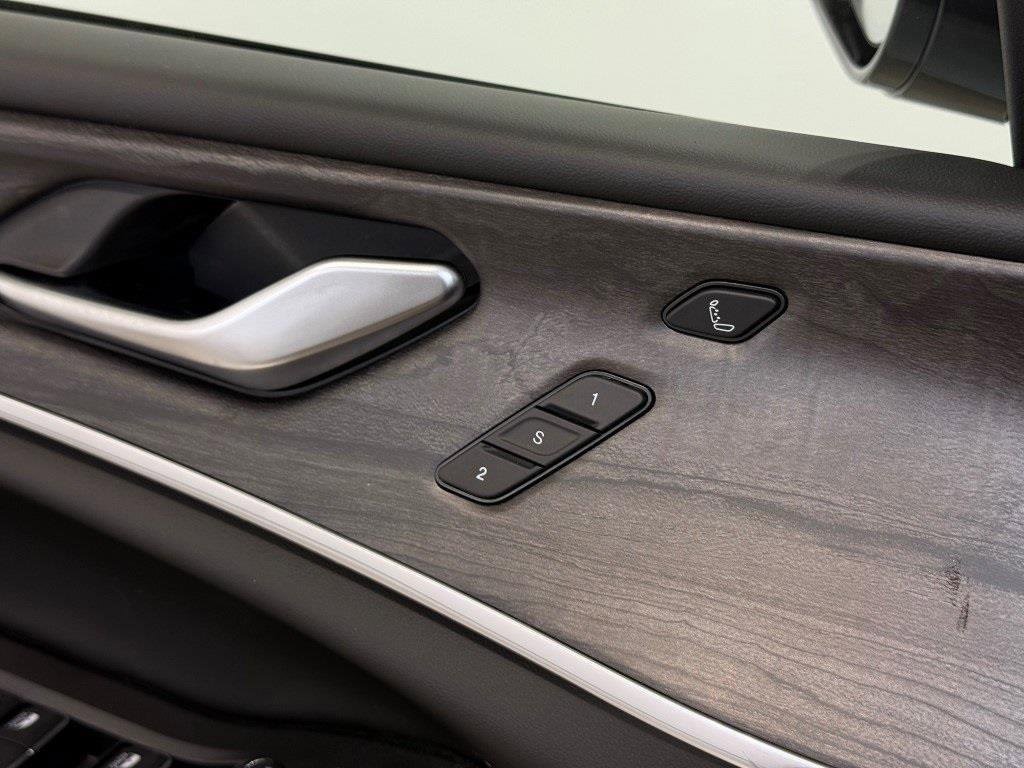 New 2025 Jeep Grand Cherokee Overland w/ Adv Protech Group III image 33