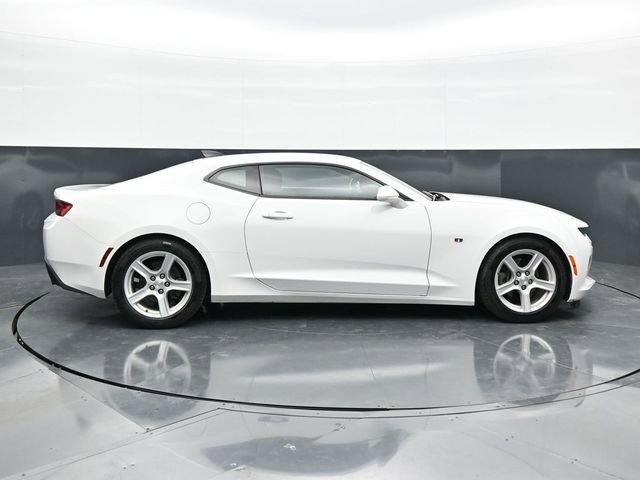 Used 2017 Chevrolet Camaro LT w/ Technology Package RWD image 8