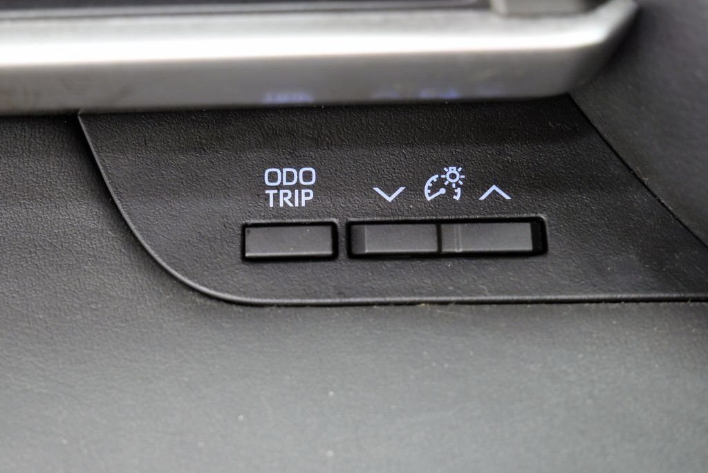 Used 2021 Toyota Highlander XLE AWD/4WD image 28