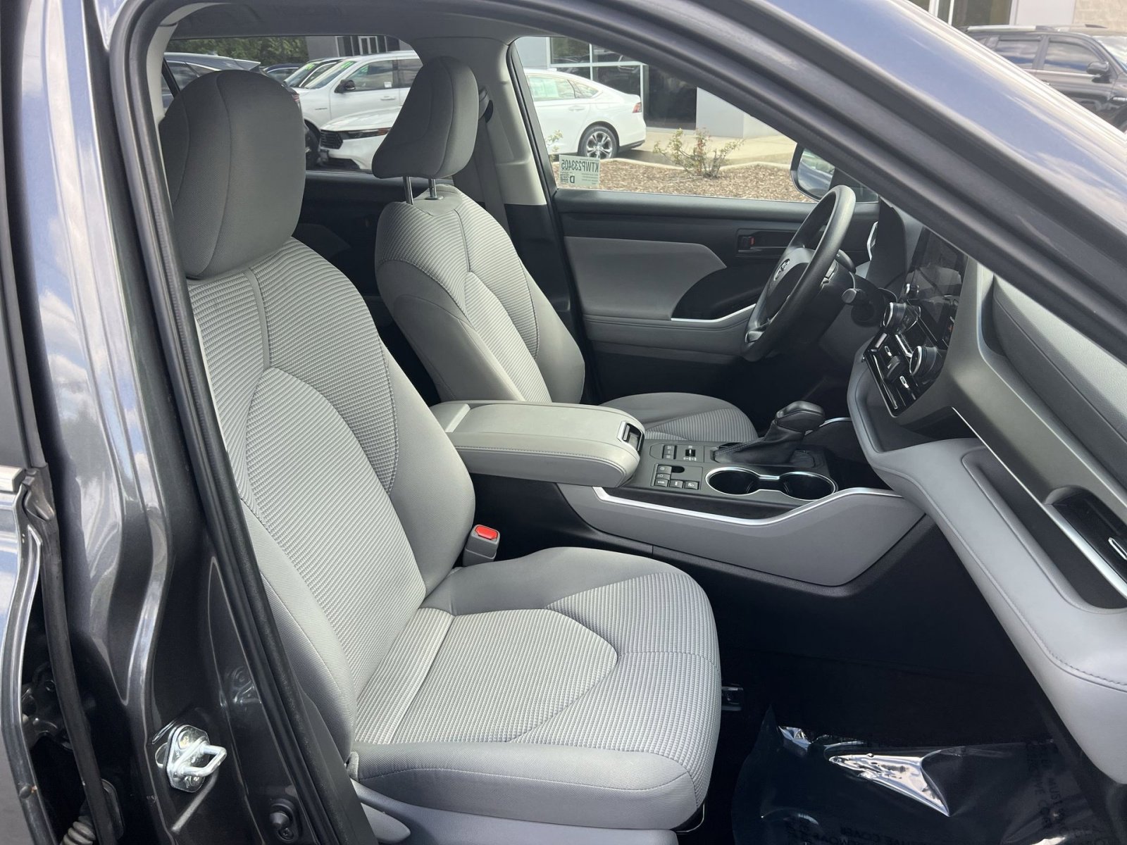 Used 2023 Toyota Highlander L AWD/4WD image 34