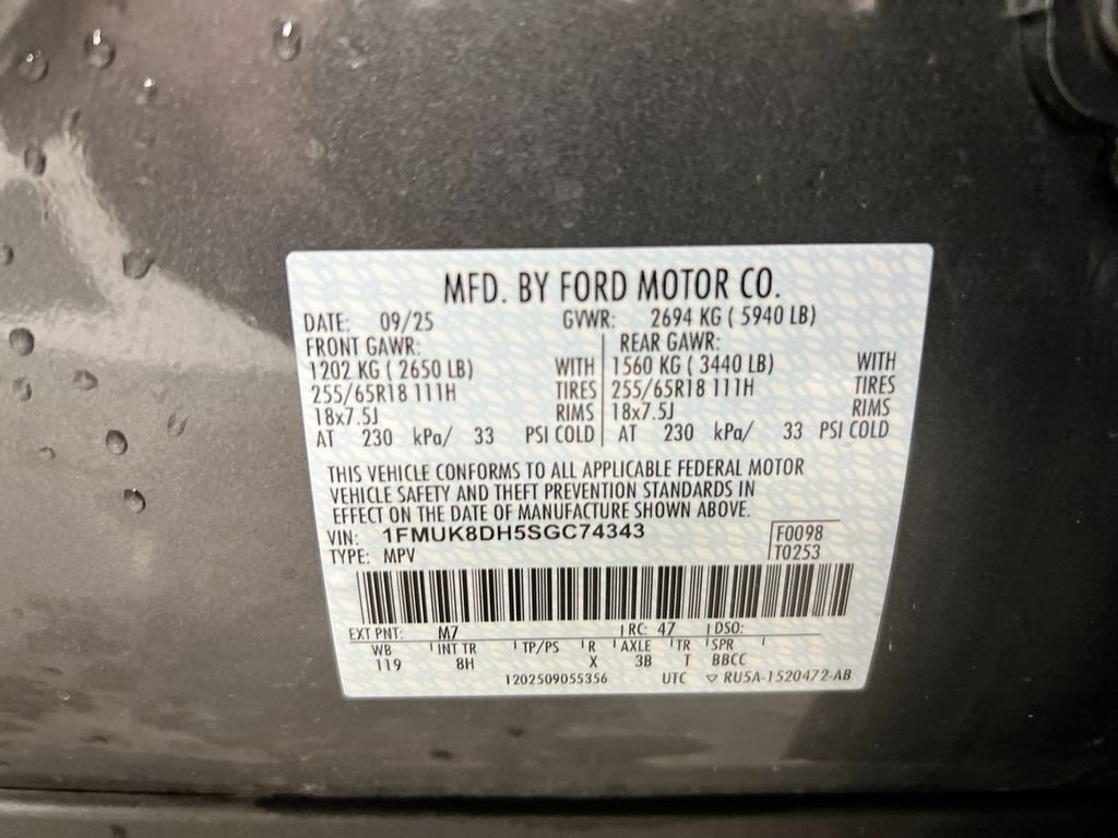 Used 2025 Ford Explorer Active AWD/4WD image 29