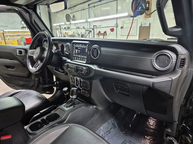 Used 2023 Jeep Wrangler Unlimited Sahara w/ Cold Weather Group AWD/4WD image 30
