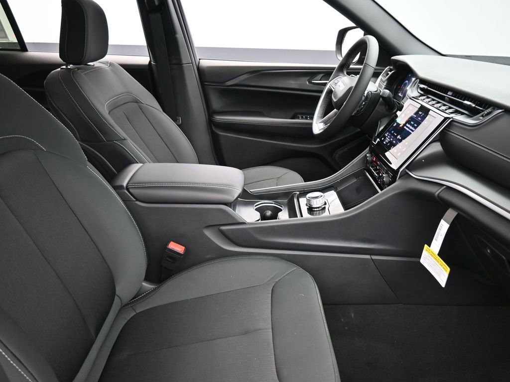 New 2026 Jeep Grand Cherokee Laredo image 18