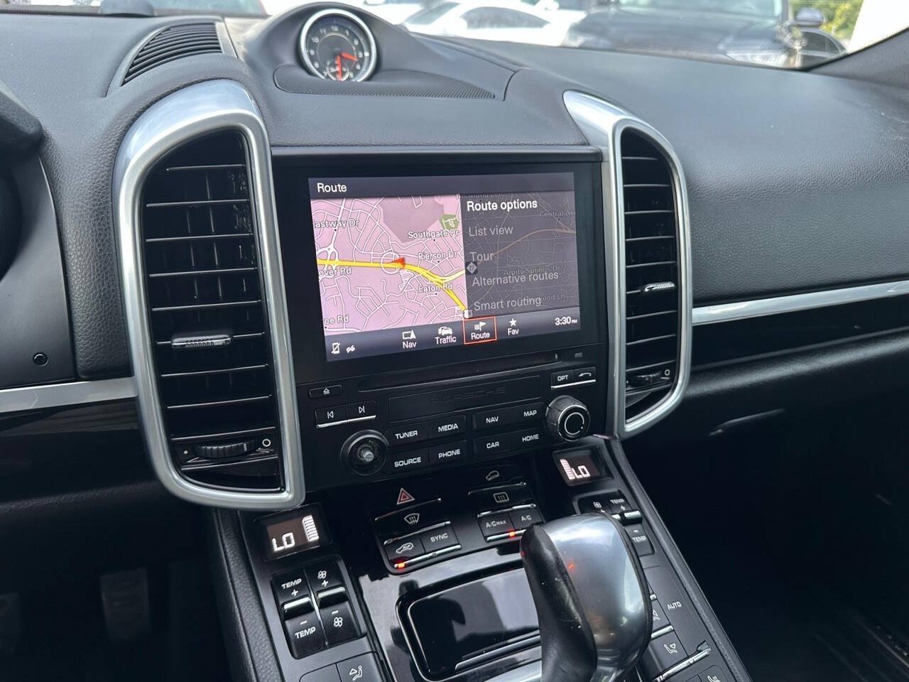 Used 2017 Porsche Cayenne Platinum Edition AWD/4WD image 23