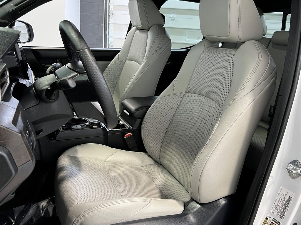 Used 2025 Toyota Tacoma Limited image 21