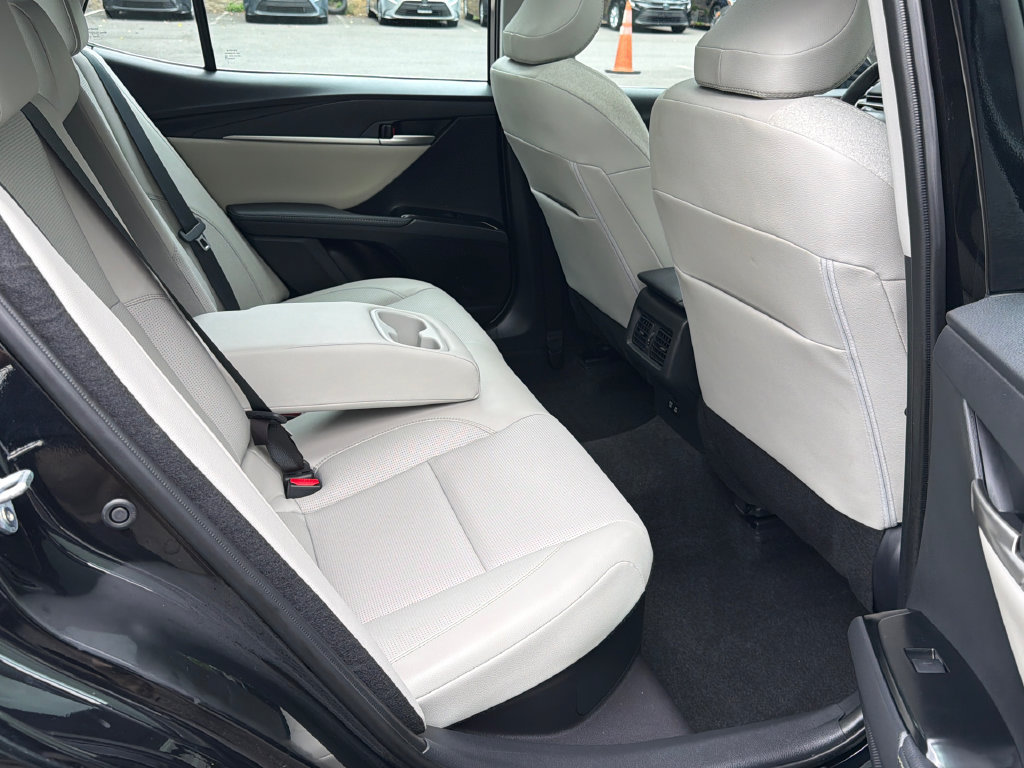 Used 2025 Toyota Camry XLE FWD image 13