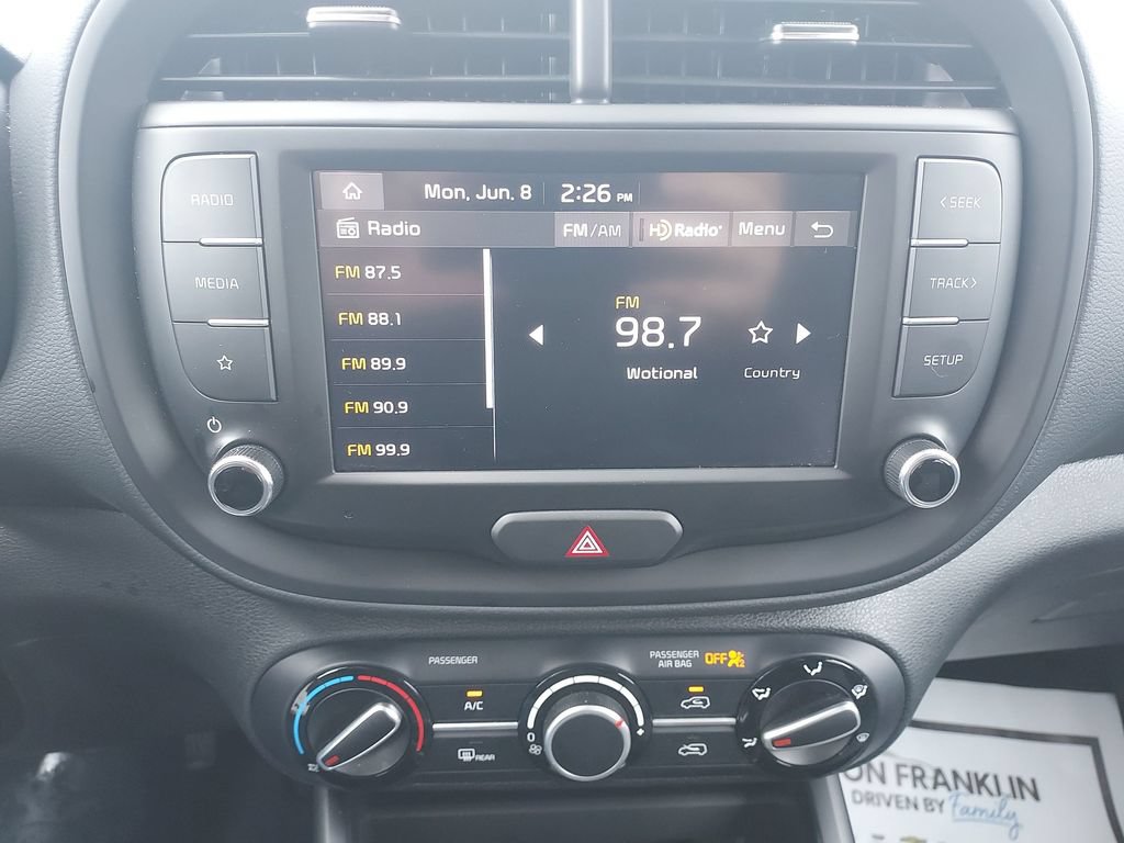 Used 2025 Kia Soul LX w/ LX Technology Package FWD image 22