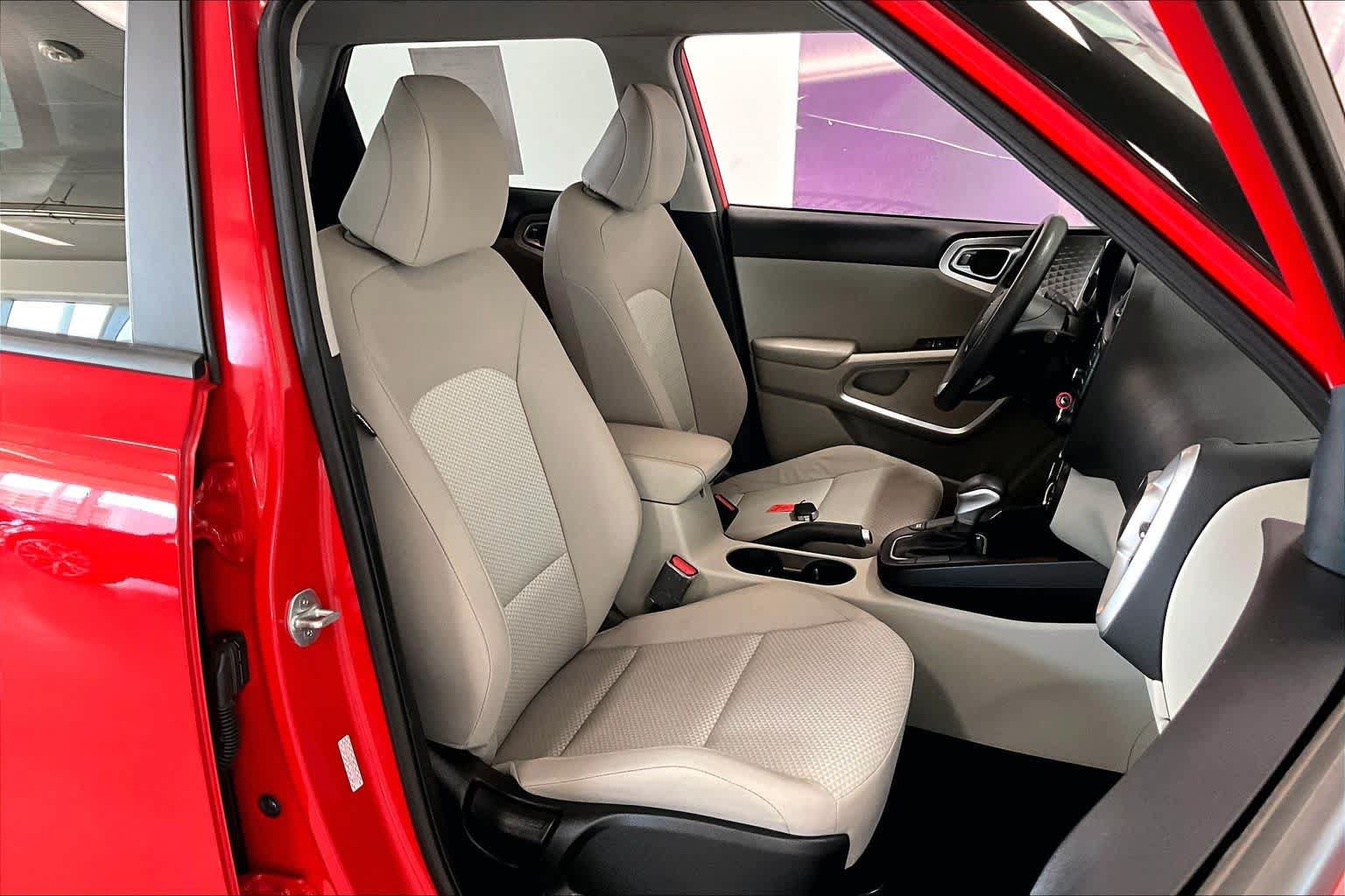 Used 2023 Kia Soul LX w/ LX Technology Package FWD image 11