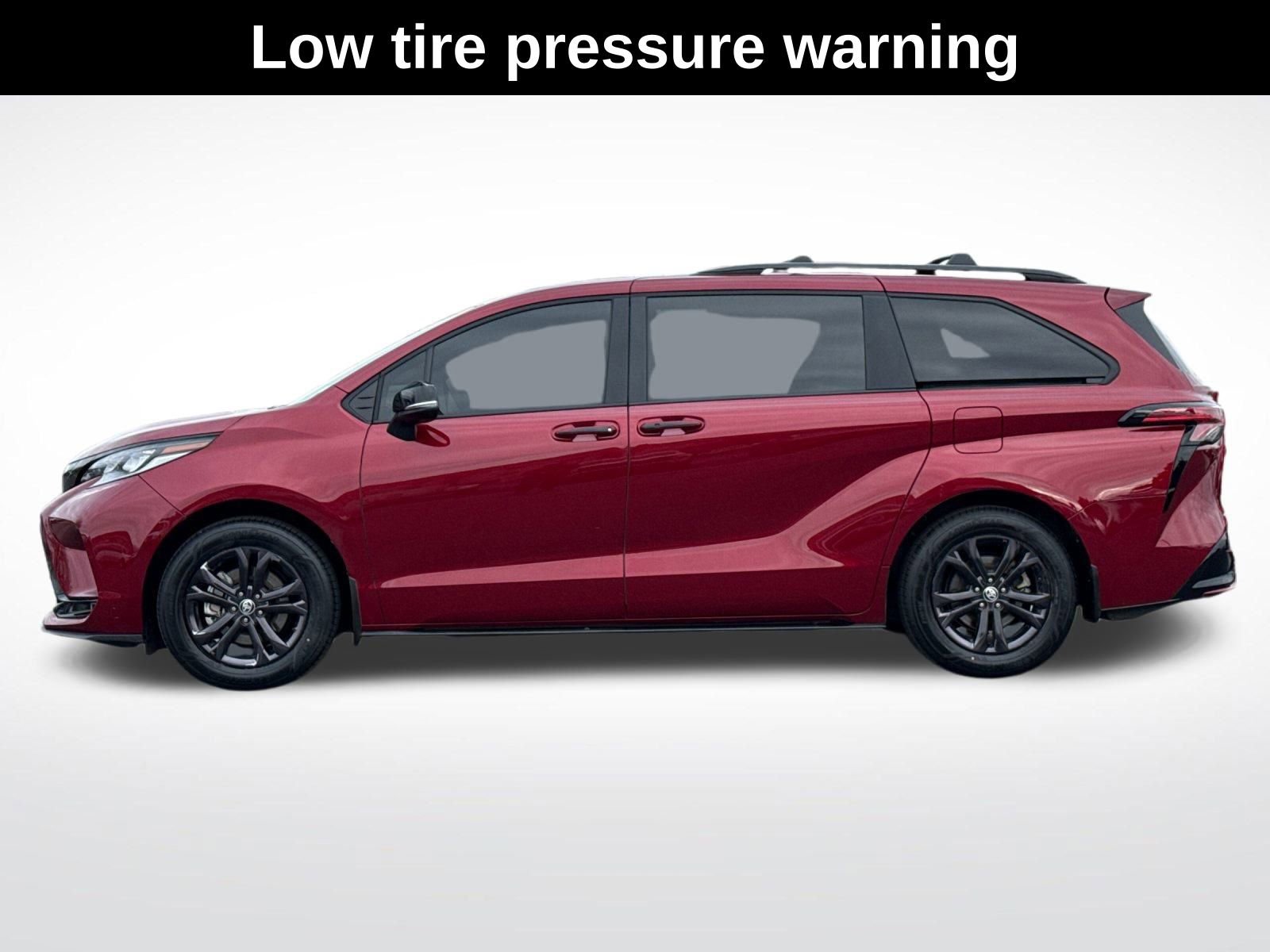 Used 2025 Toyota Sienna XSE w/ XSE Premium Package image 6