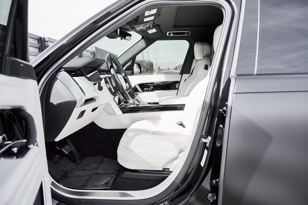 Used 2024 Land Rover Range Rover Long Wheelbase SE image 38