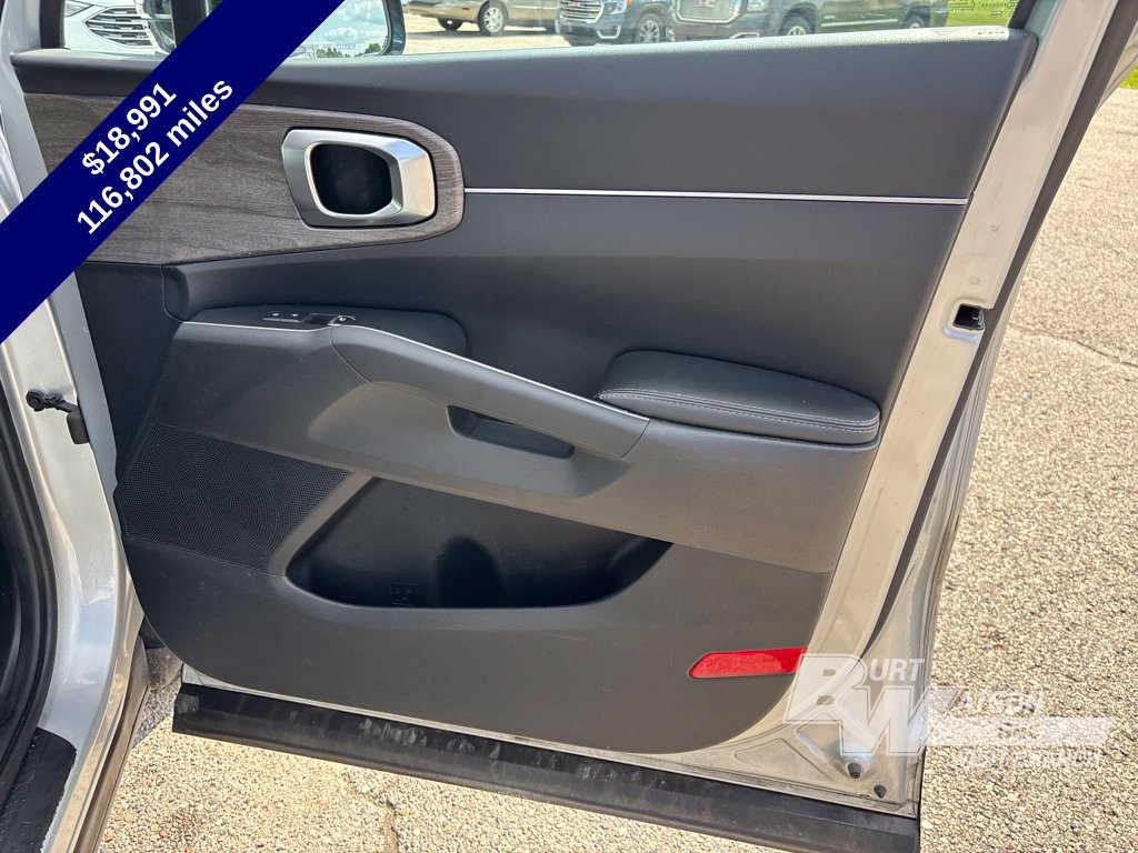 Used 2022 Kia Sorento S w/ Panoramic Sunroof Package AWD/4WD image 13