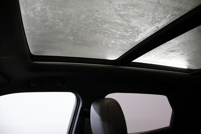 Used 2021 Chevrolet TrailBlazer RS w/ Sun and Liftgate Package image 11