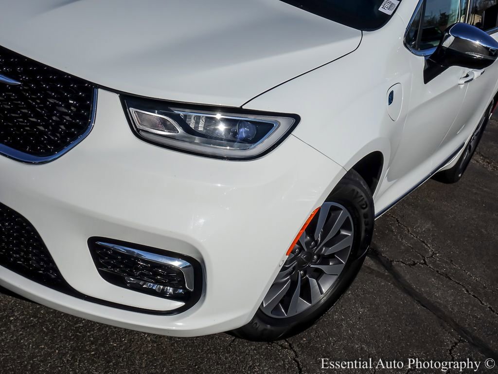 Used 2023 Chrysler Pacifica Limited image 7