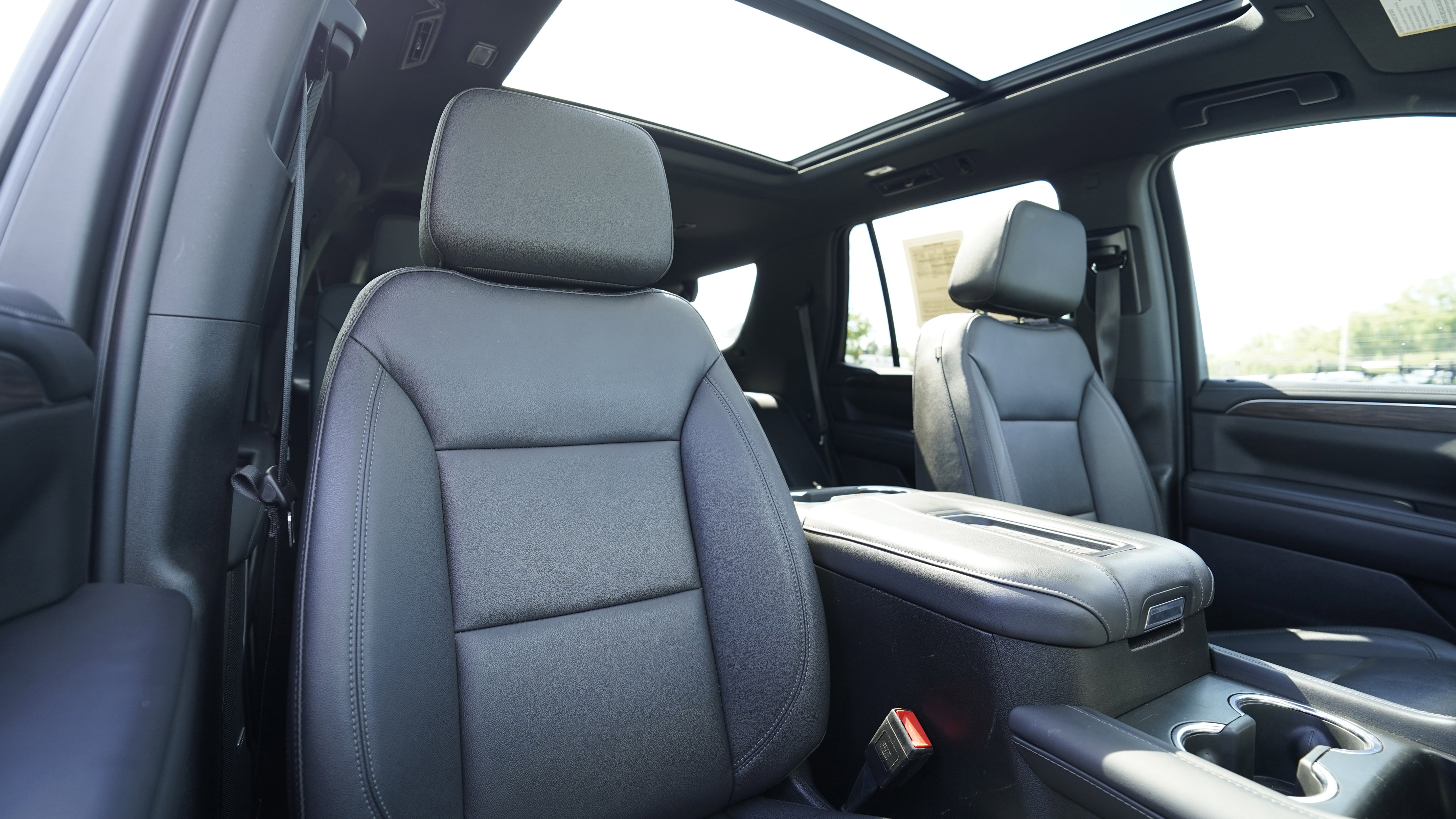 Used 2022 Chevrolet Tahoe LT w/ Luxury Package RWD image 13