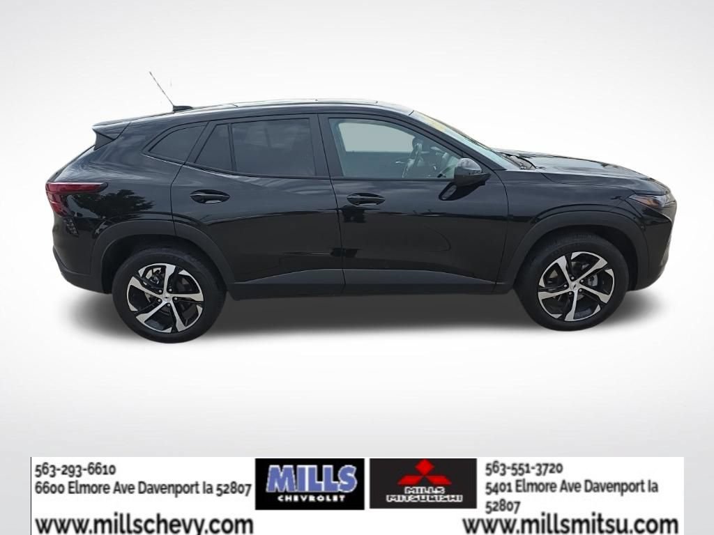 Used 2025 Chevrolet Trax RS w/ Sunroof Package FWD image 6