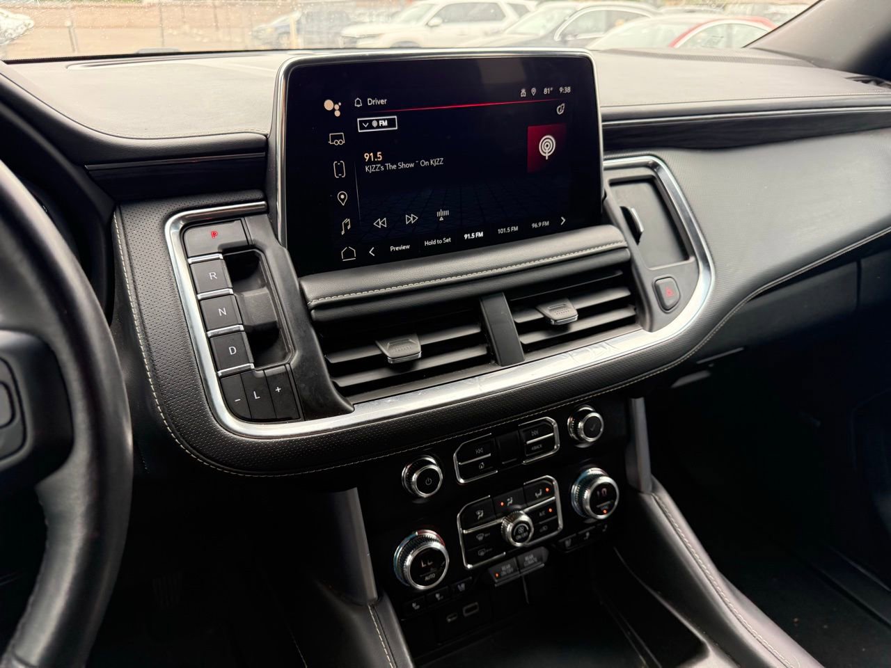 Used 2022 GMC Yukon XL SLT w/ SLT Premium Package image 21