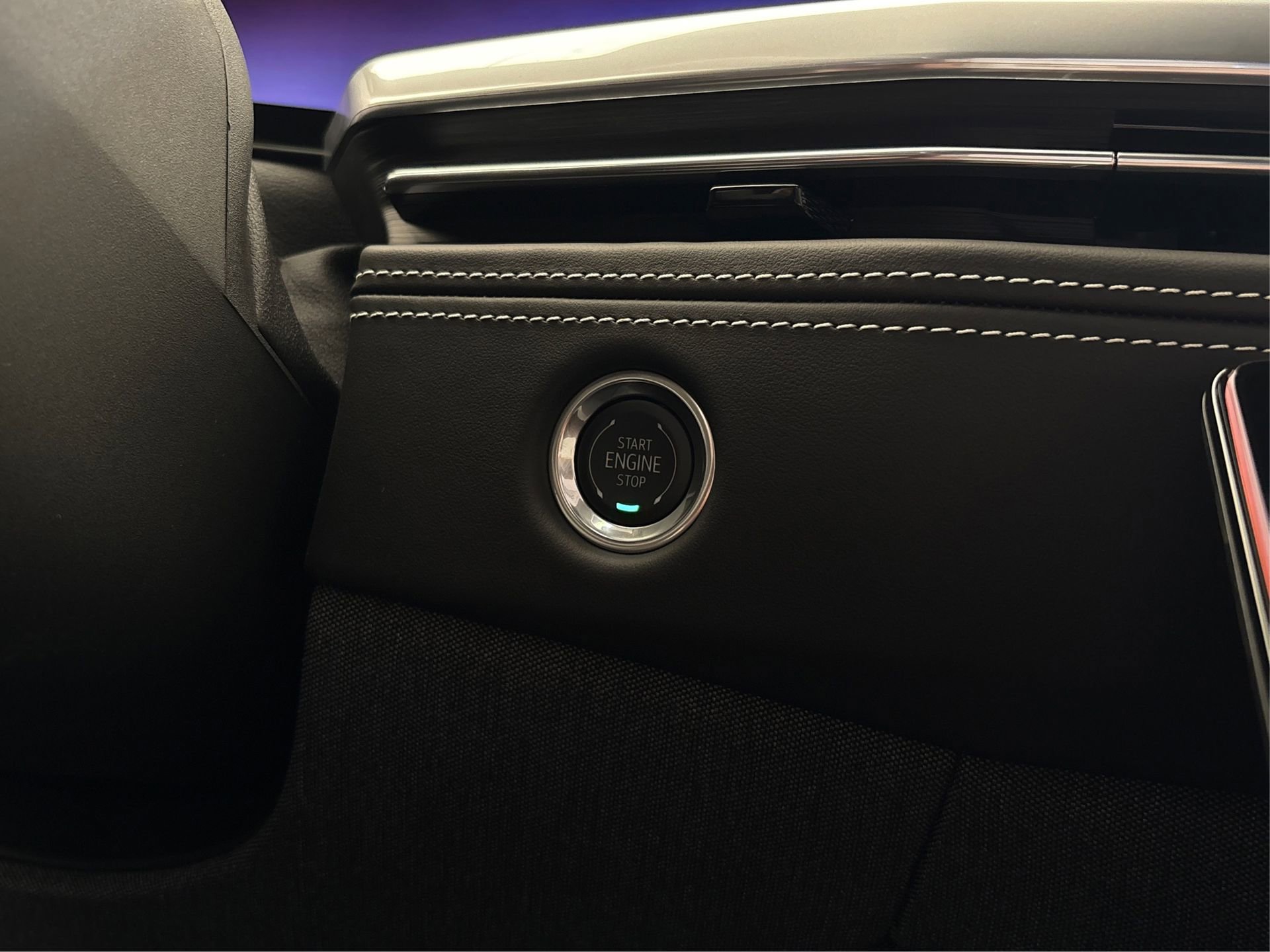 Used 2025 Cadillac Escalade Sport Platinum w/ LPO, ONYX Package image 28