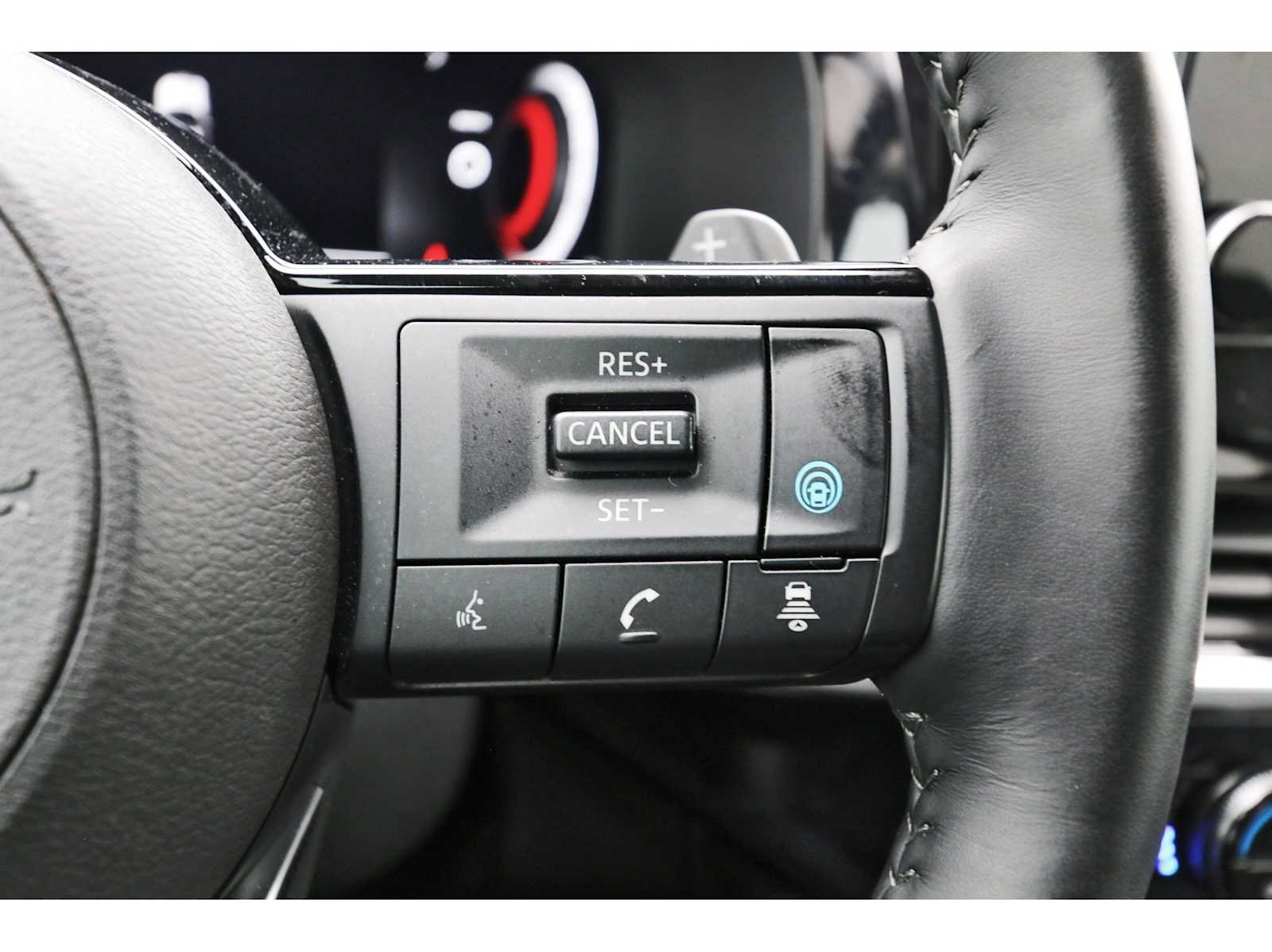 Used 2024 Nissan Pathfinder Platinum FWD image 17