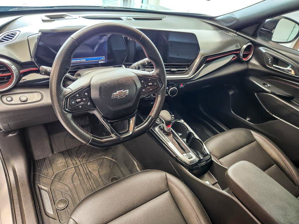 Used 2025 Chevrolet Trax RS w/ Sunroof Package FWD image 10