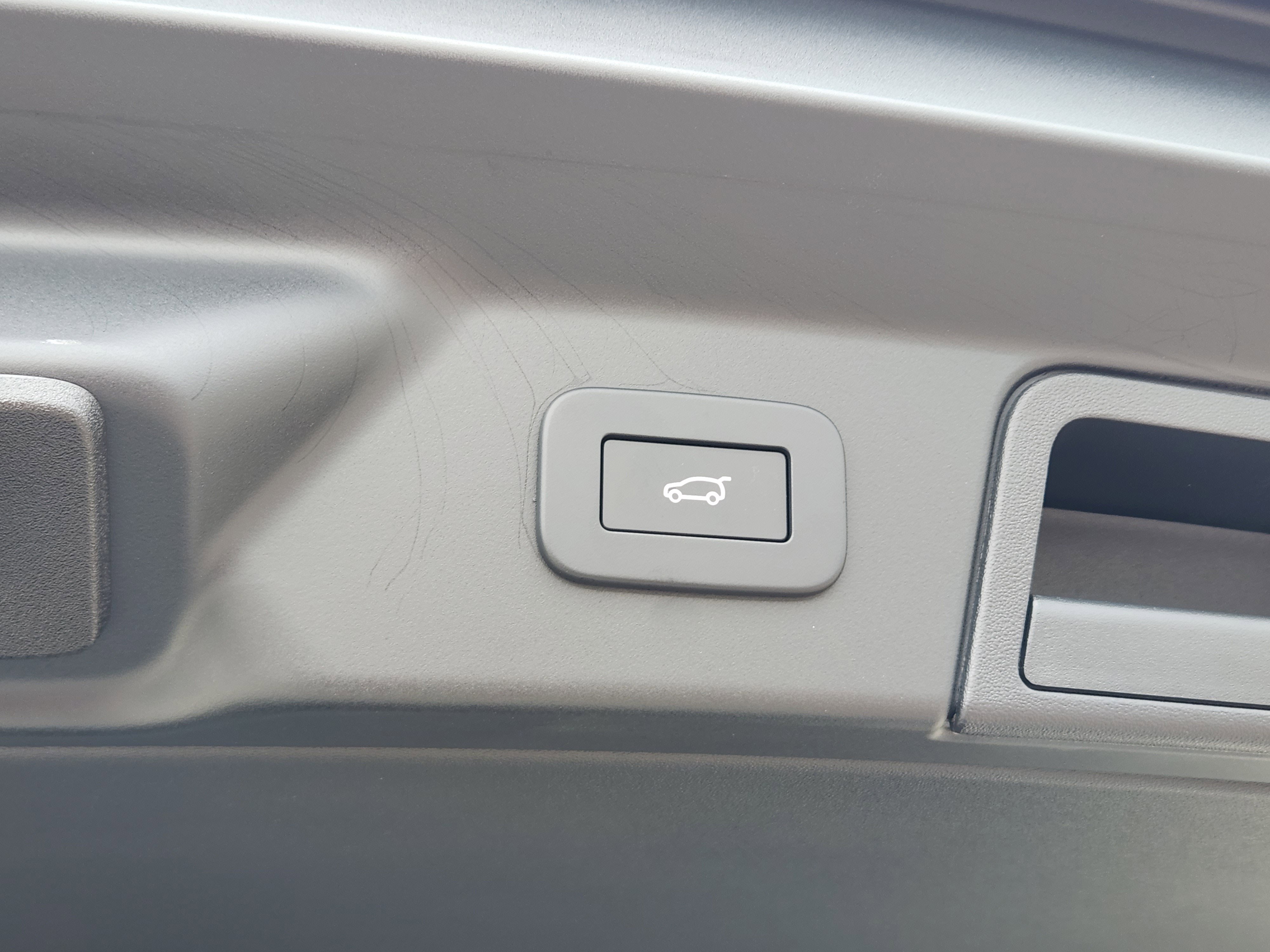 New 2026 Land Rover Range Rover Velar Dynamic SE image 34