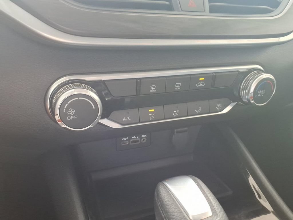 Used 2024 Nissan Altima 2.5 SV FWD image 24
