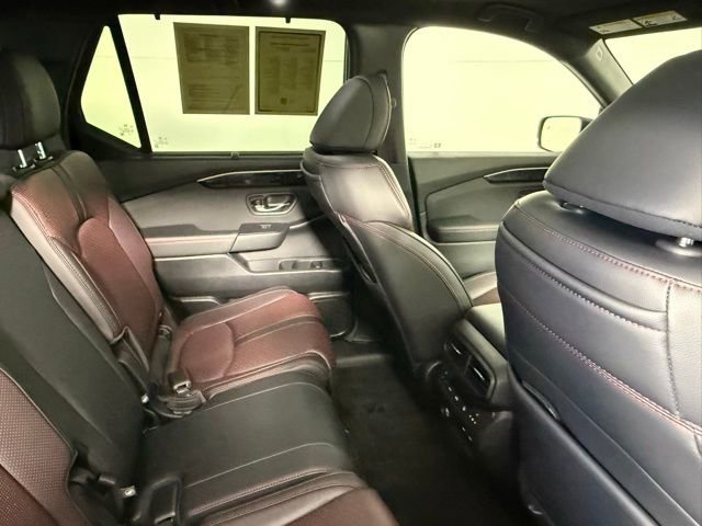 Used 2025 Honda Pilot Black Edition image 47