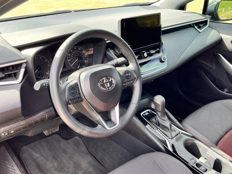 Used 2025 Toyota Corolla SE image 15