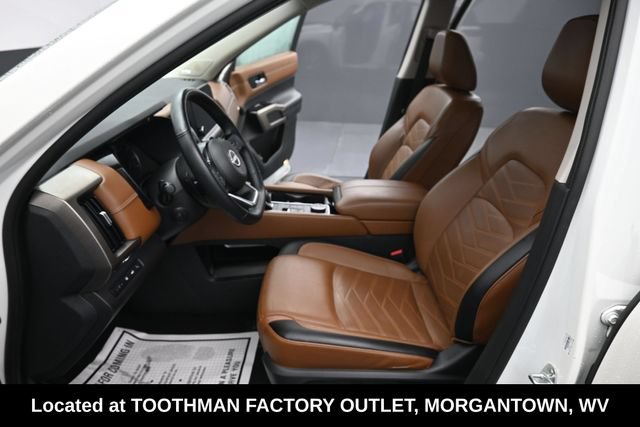 Used 2022 Nissan Pathfinder Platinum w/ Cargo Package AWD/4WD image 16