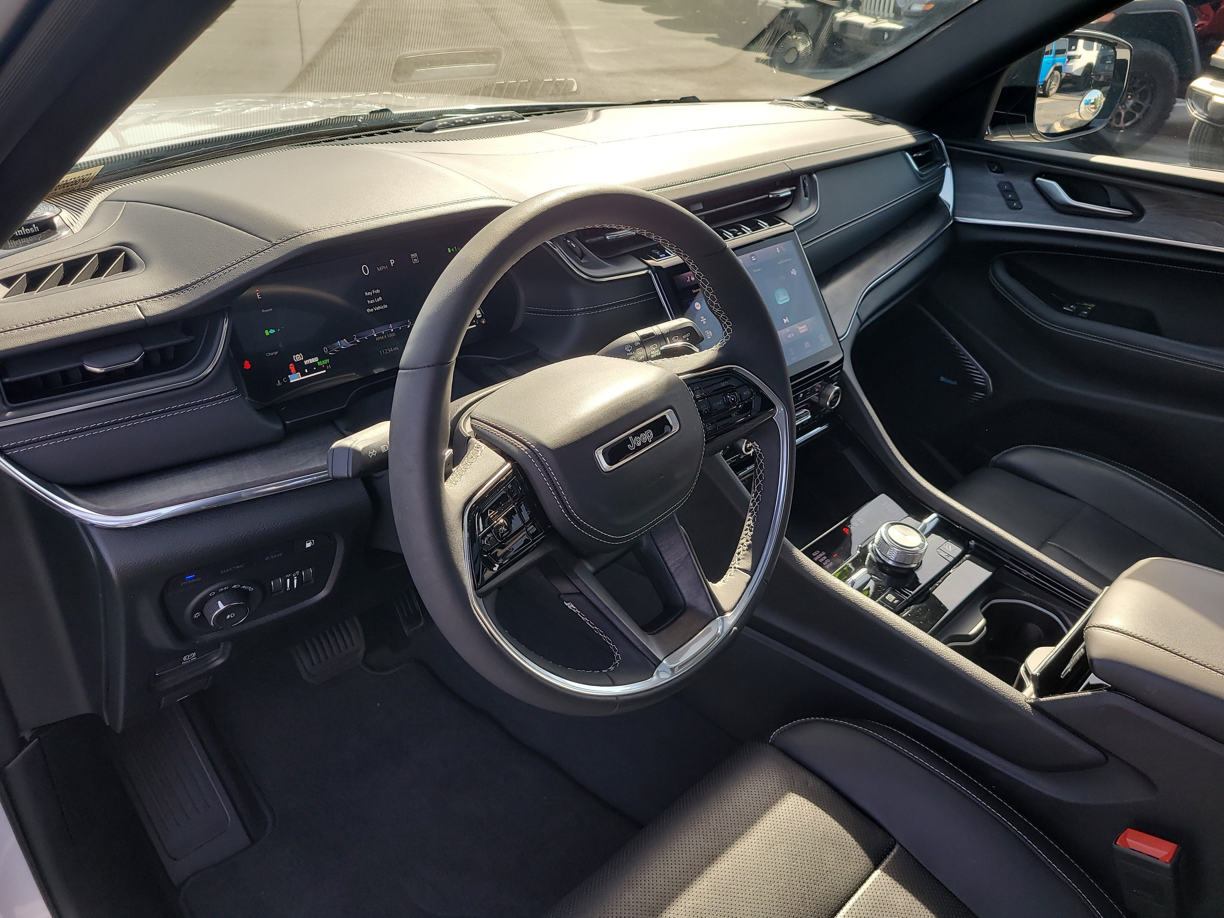 Used 2023 Jeep Grand Cherokee Overland w/ Luxury Tech Group IV image 21