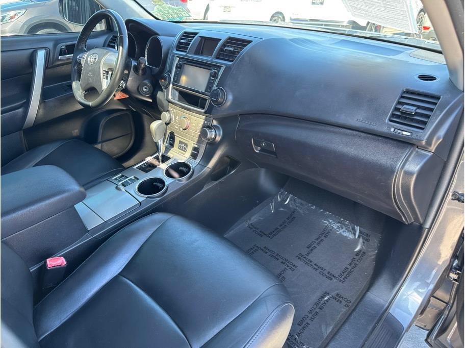 Used 2013 Toyota Highlander SE AWD/4WD image 25