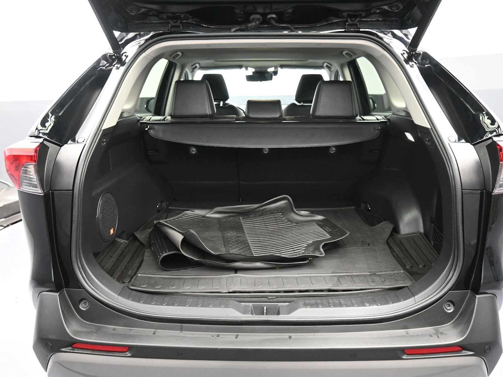 Used 2022 Toyota RAV4 Limited AWD/4WD image 22