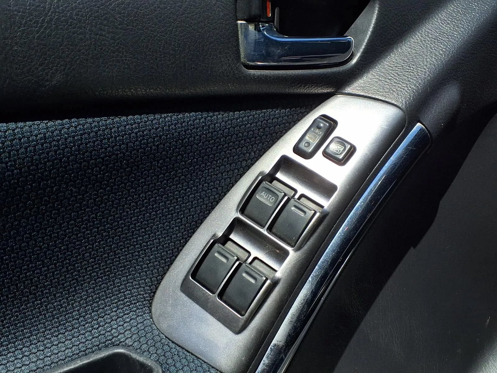 Used 2005 Toyota Matrix XR FWD image 23